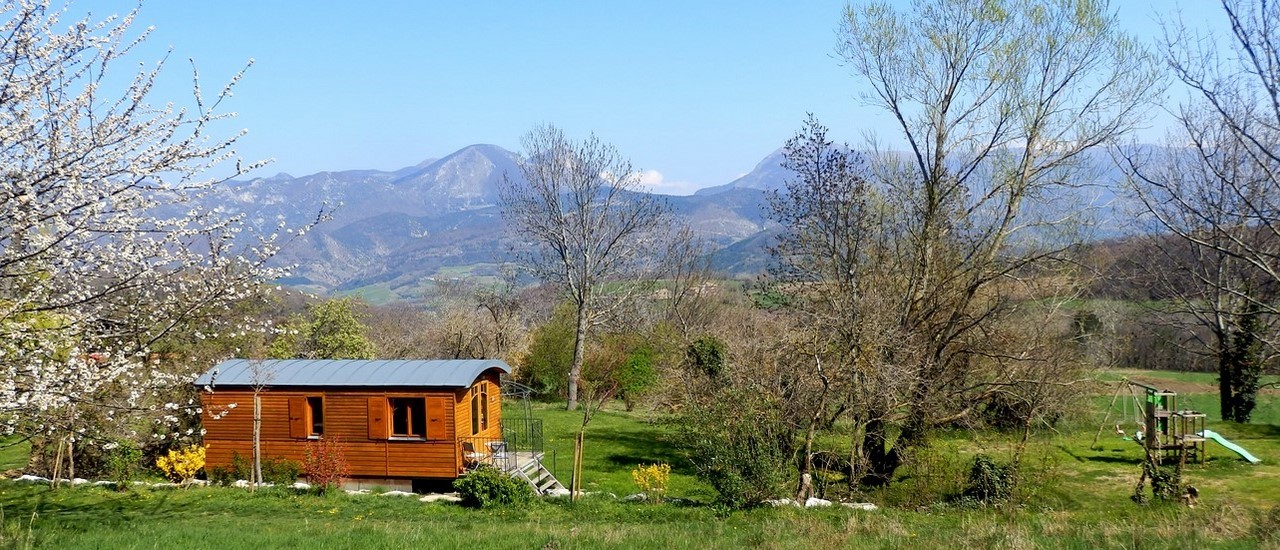 1-roulotte de charme drome.jpg